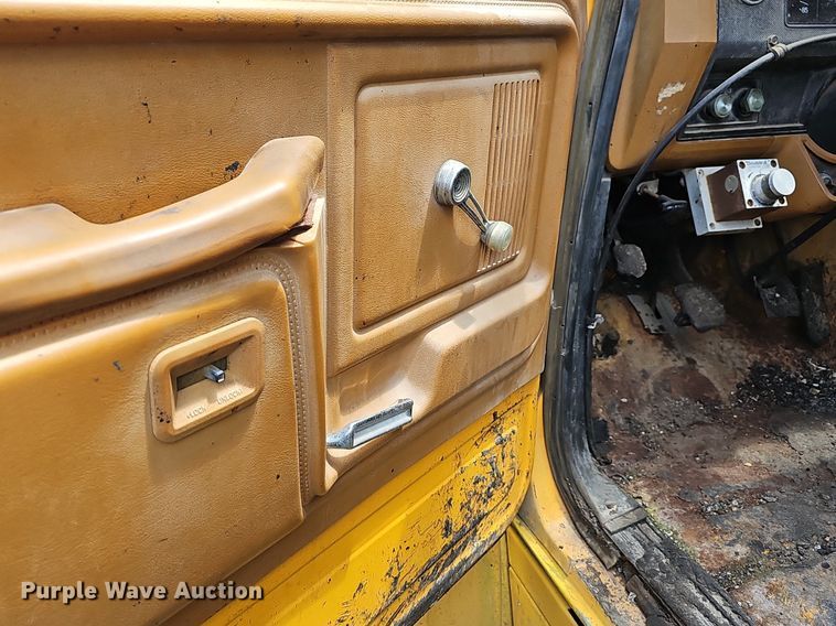 image for item LW9728 1980 Ford  oil distributor truck