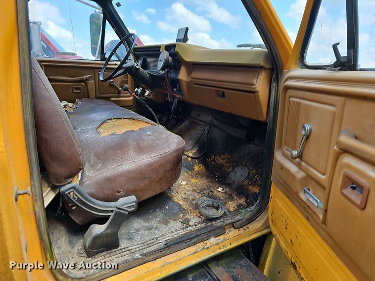 image for item LW9728 1980 Ford  oil distributor truck