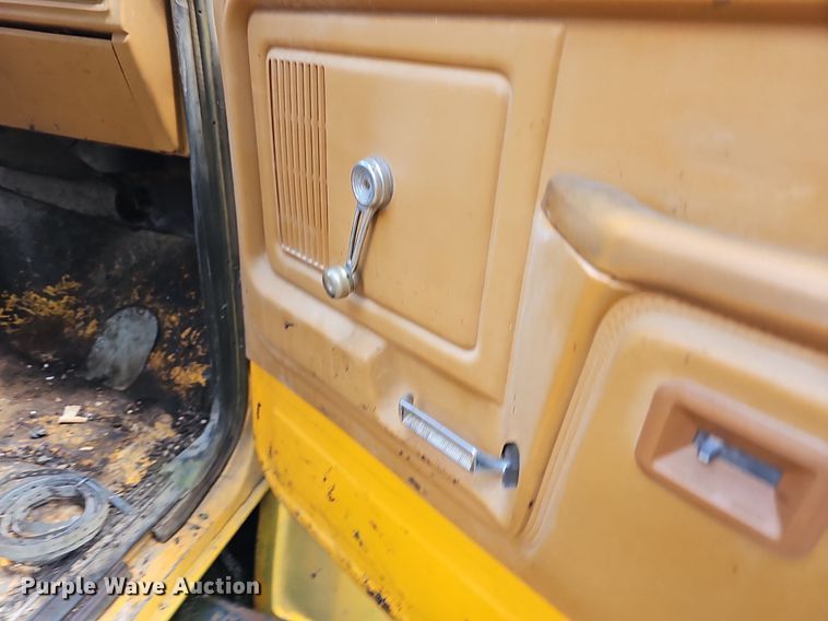 image for item LW9728 1980 Ford  oil distributor truck