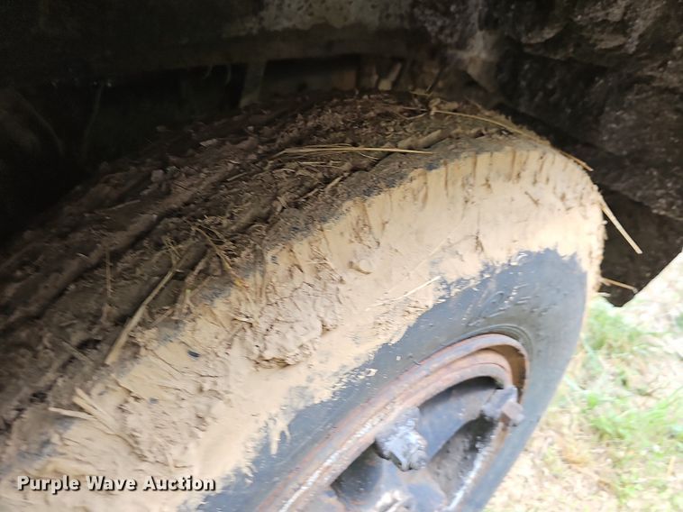 image for item LW9728 1980 Ford  oil distributor truck