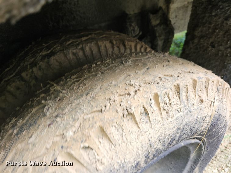 image for item LW9728 1980 Ford  oil distributor truck