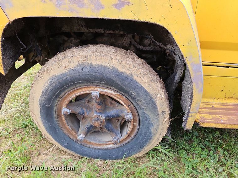 image for item LW9728 1980 Ford  oil distributor truck