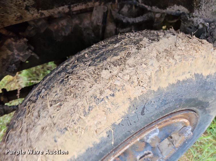 image for item LW9728 1980 Ford  oil distributor truck