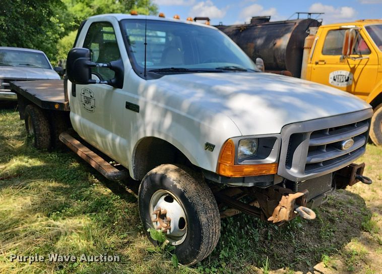 image for item LW9729 1999 Ford F350 Super Duty  flatbed pickup truck