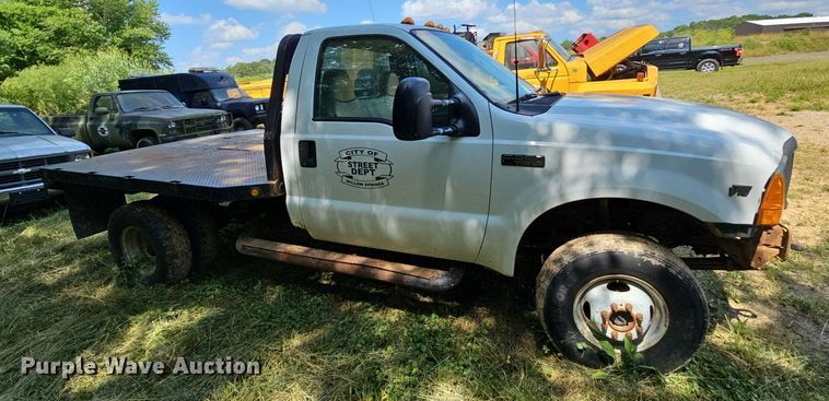 image for item LW9729 1999 Ford F350 Super Duty  flatbed pickup truck