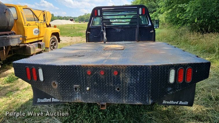image for item LW9729 1999 Ford F350 Super Duty  flatbed pickup truck