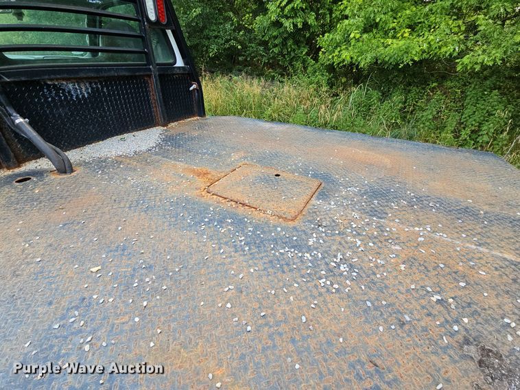 image for item LW9729 1999 Ford F350 Super Duty  flatbed pickup truck