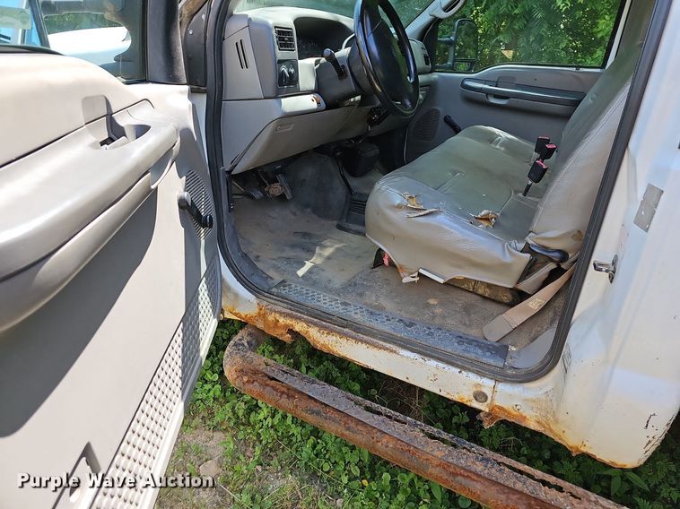 image for item LW9729 1999 Ford F350 Super Duty  flatbed pickup truck