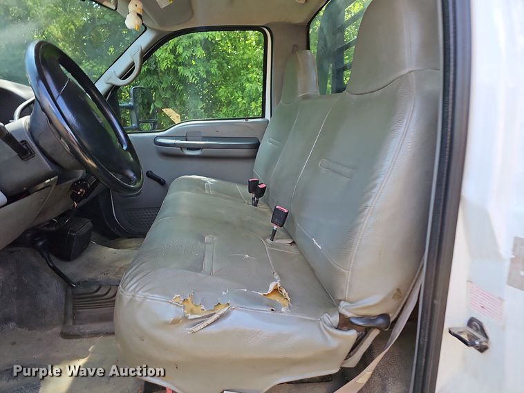 image for item LW9729 1999 Ford F350 Super Duty  flatbed pickup truck