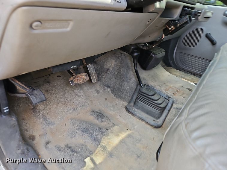 image for item LW9729 1999 Ford F350 Super Duty  flatbed pickup truck