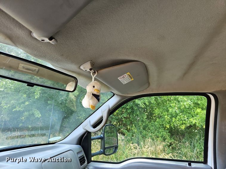 image for item LW9729 1999 Ford F350 Super Duty  flatbed pickup truck