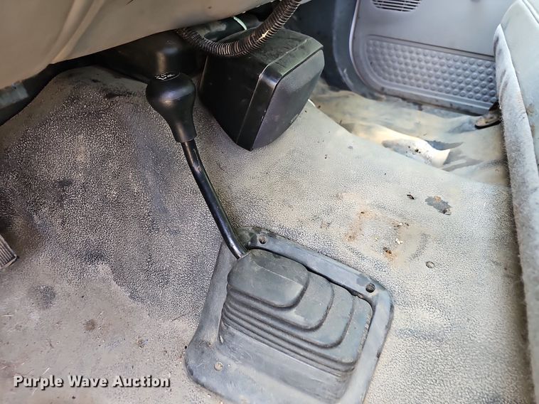 image for item LW9729 1999 Ford F350 Super Duty  flatbed pickup truck