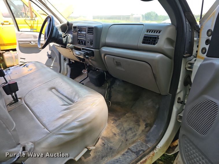 image for item LW9729 1999 Ford F350 Super Duty  flatbed pickup truck