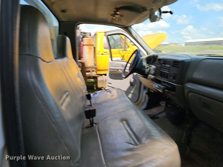 image for item LW9729 1999 Ford F350 Super Duty  flatbed pickup truck