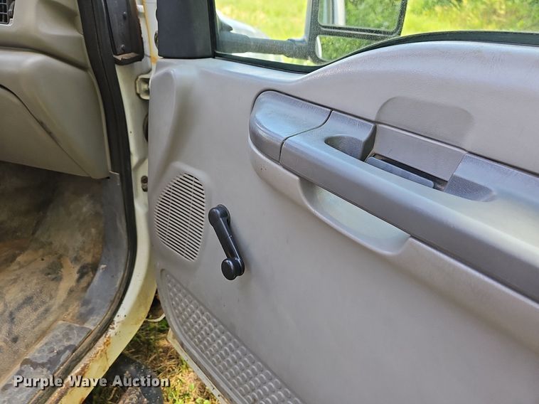 image for item LW9729 1999 Ford F350 Super Duty  flatbed pickup truck