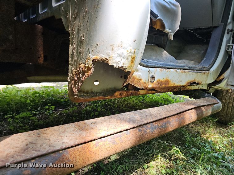 image for item LW9729 1999 Ford F350 Super Duty  flatbed pickup truck