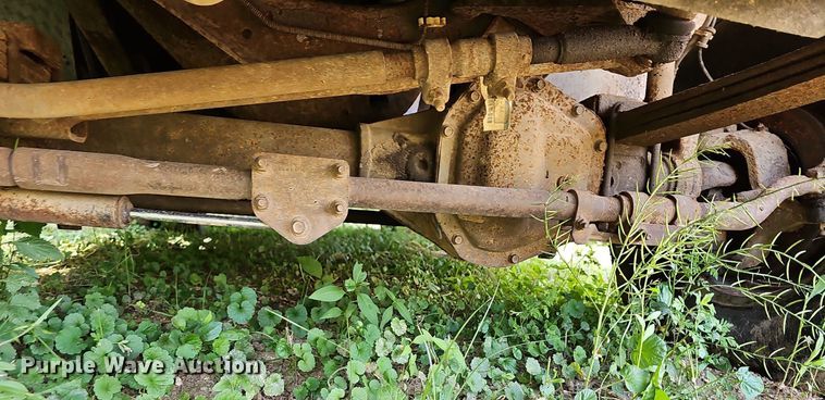 image for item LW9729 1999 Ford F350 Super Duty  flatbed pickup truck