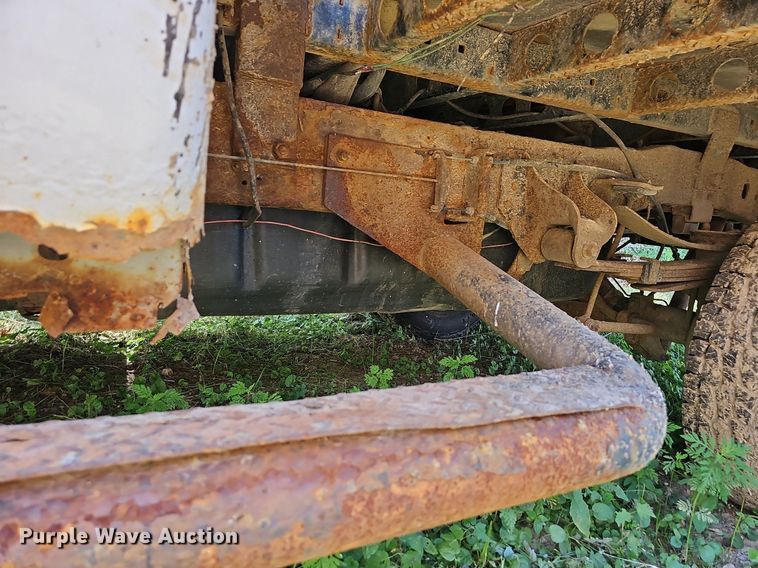 image for item LW9729 1999 Ford F350 Super Duty  flatbed pickup truck