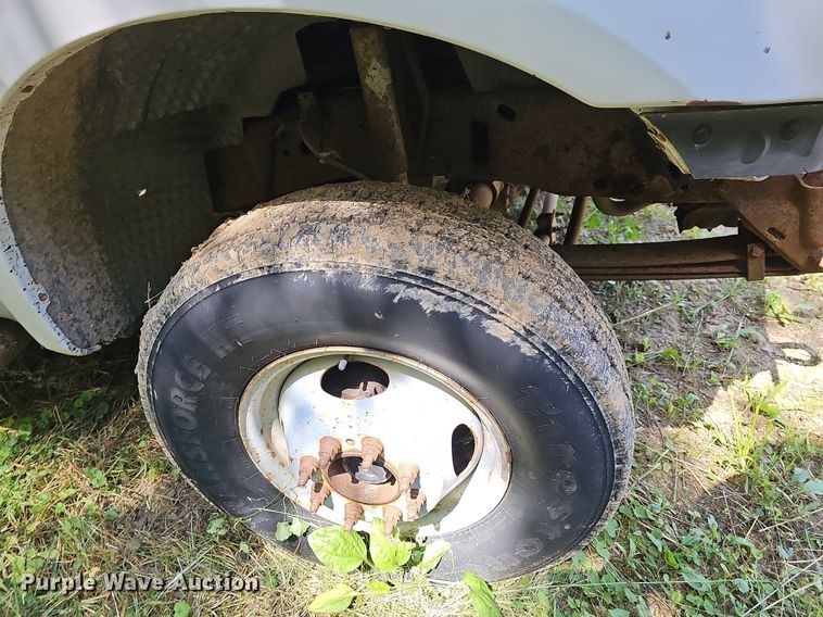 image for item LW9729 1999 Ford F350 Super Duty  flatbed pickup truck