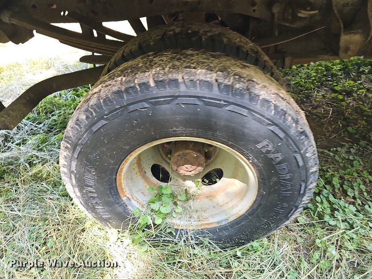 image for item LW9729 1999 Ford F350 Super Duty  flatbed pickup truck