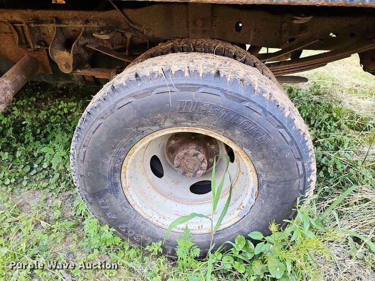 image for item LW9729 1999 Ford F350 Super Duty  flatbed pickup truck