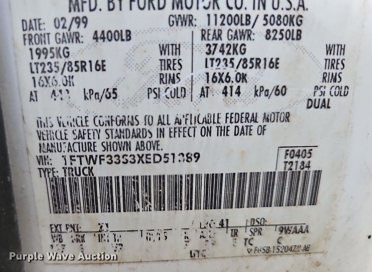 image for item LW9729 1999 Ford F350 Super Duty  flatbed pickup truck