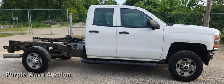 image for item LX9744 2016 Chevrolet Silverado 2500  Double Cab pickup truck cab and chassis