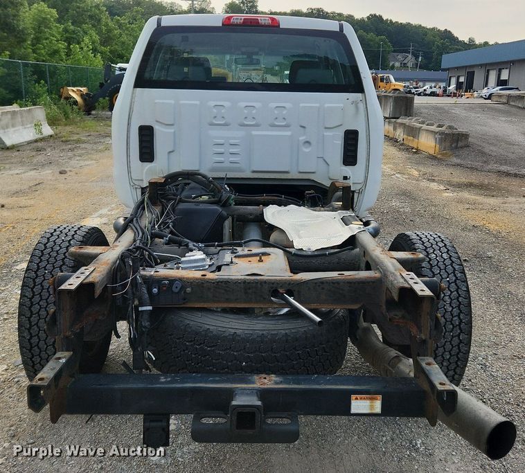 image for item LX9744 2016 Chevrolet Silverado 2500  Double Cab pickup truck cab and chassis