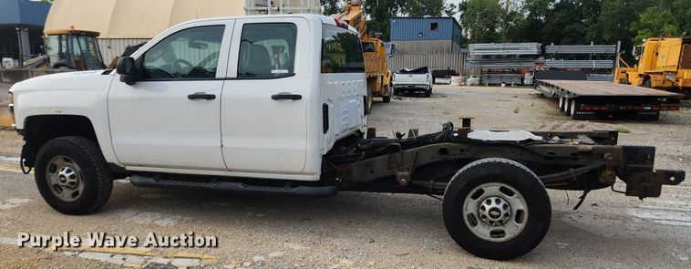 image for item LX9744 2016 Chevrolet Silverado 2500  Double Cab pickup truck cab and chassis