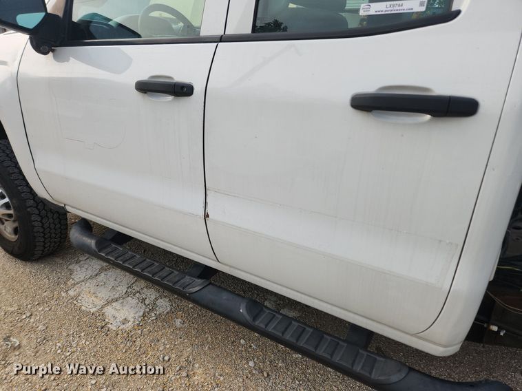 image for item LX9744 2016 Chevrolet Silverado 2500  Double Cab pickup truck cab and chassis