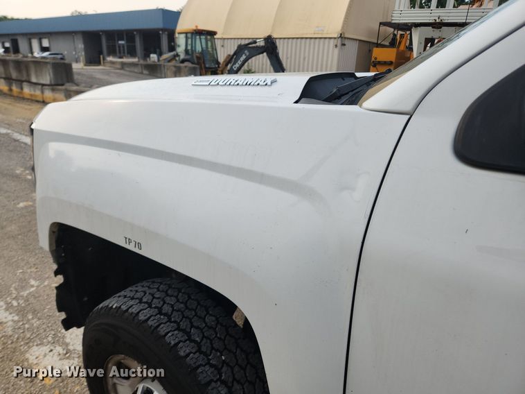 image for item LX9744 2016 Chevrolet Silverado 2500  Double Cab pickup truck cab and chassis