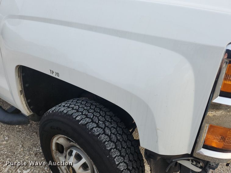 image for item LX9744 2016 Chevrolet Silverado 2500  Double Cab pickup truck cab and chassis