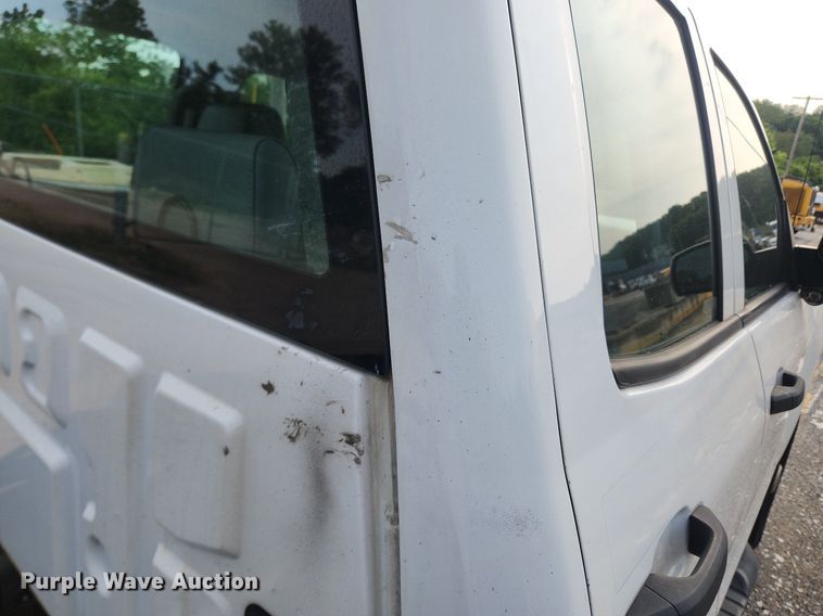 image for item LX9744 2016 Chevrolet Silverado 2500  Double Cab pickup truck cab and chassis