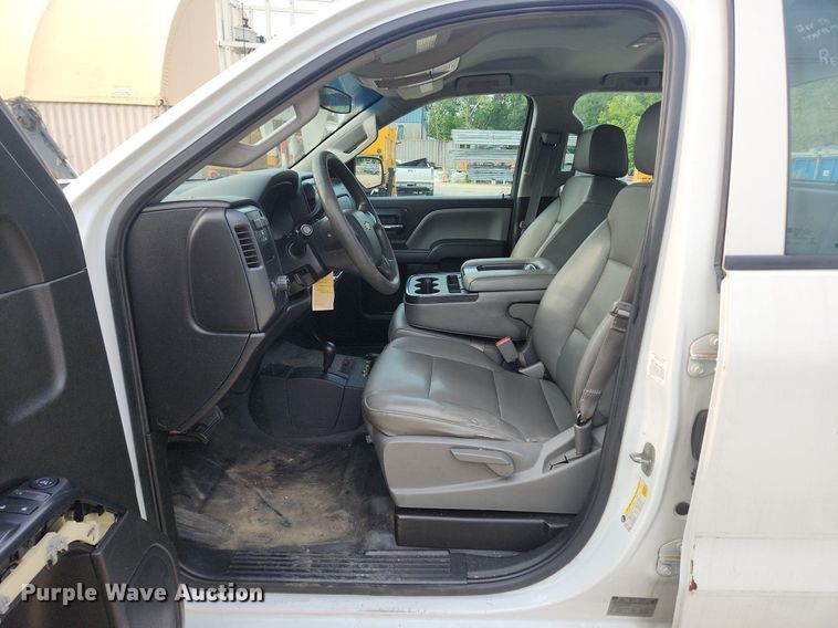 image for item LX9744 2016 Chevrolet Silverado 2500  Double Cab pickup truck cab and chassis