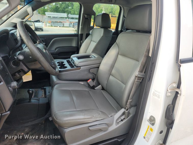 image for item LX9744 2016 Chevrolet Silverado 2500  Double Cab pickup truck cab and chassis