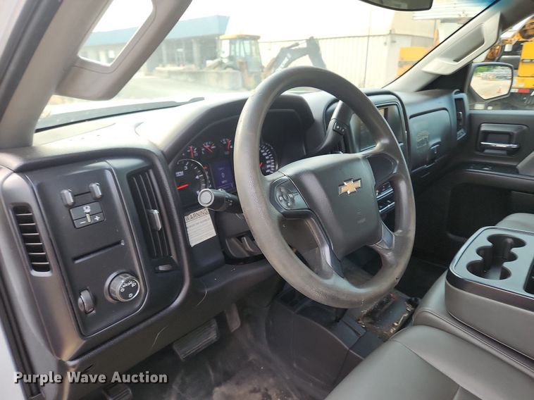 image for item LX9744 2016 Chevrolet Silverado 2500  Double Cab pickup truck cab and chassis