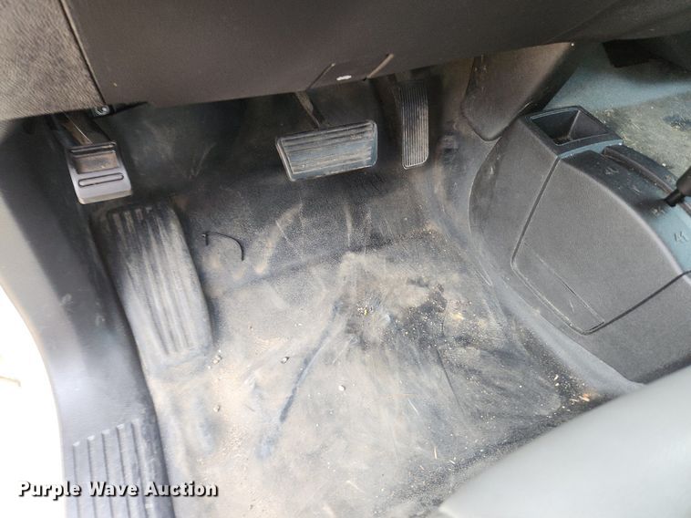 image for item LX9744 2016 Chevrolet Silverado 2500  Double Cab pickup truck cab and chassis