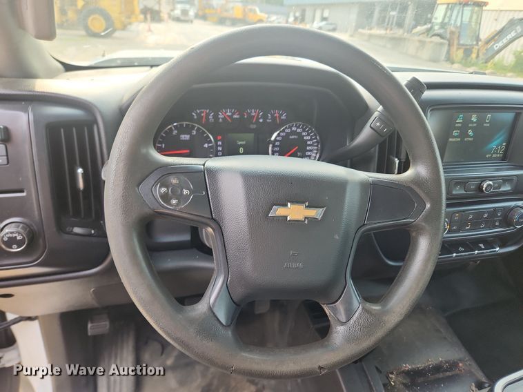 image for item LX9744 2016 Chevrolet Silverado 2500  Double Cab pickup truck cab and chassis