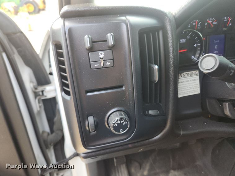 image for item LX9744 2016 Chevrolet Silverado 2500  Double Cab pickup truck cab and chassis