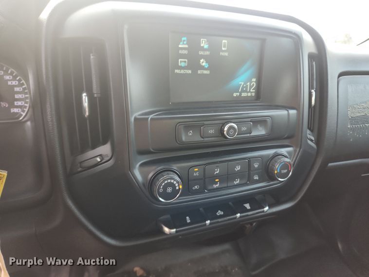 image for item LX9744 2016 Chevrolet Silverado 2500  Double Cab pickup truck cab and chassis