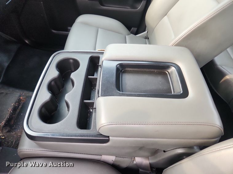 image for item LX9744 2016 Chevrolet Silverado 2500  Double Cab pickup truck cab and chassis