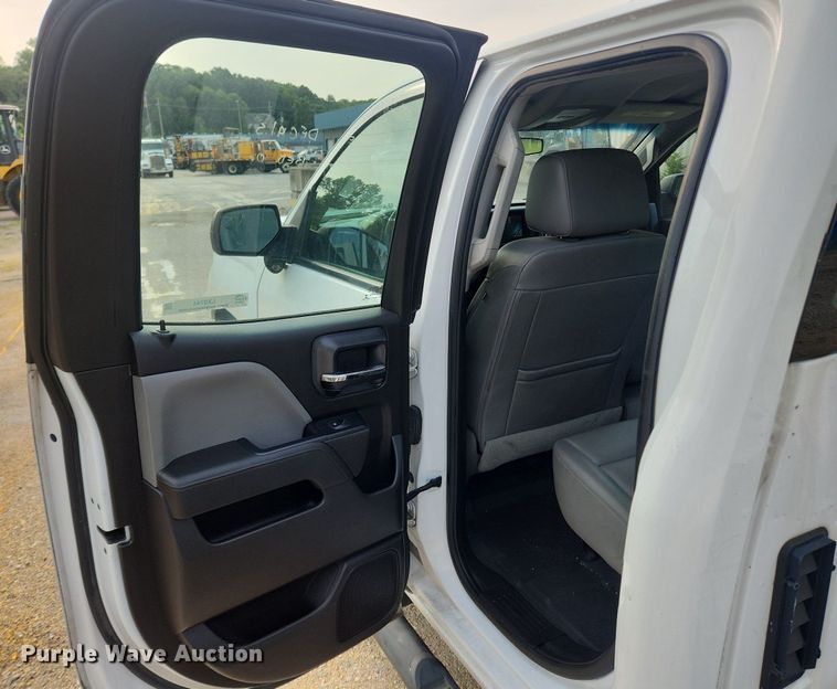 image for item LX9744 2016 Chevrolet Silverado 2500  Double Cab pickup truck cab and chassis