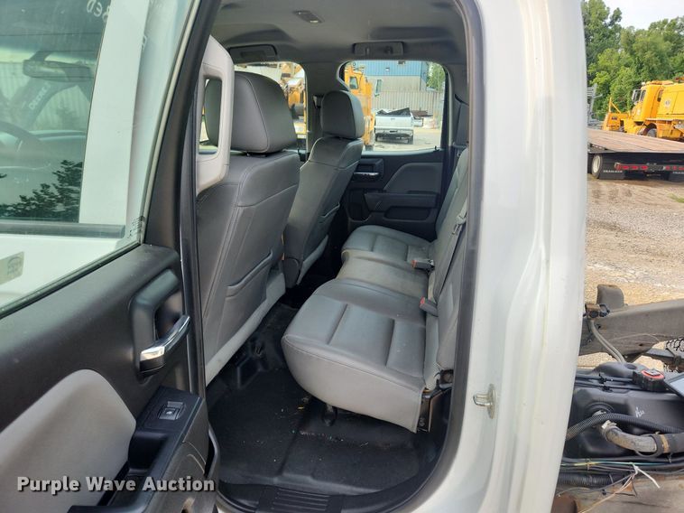 image for item LX9744 2016 Chevrolet Silverado 2500  Double Cab pickup truck cab and chassis