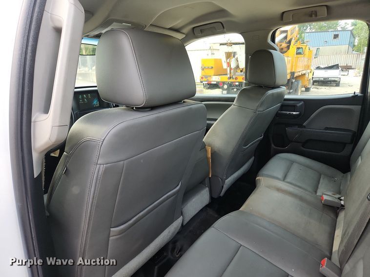 image for item LX9744 2016 Chevrolet Silverado 2500  Double Cab pickup truck cab and chassis