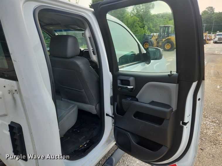 image for item LX9744 2016 Chevrolet Silverado 2500  Double Cab pickup truck cab and chassis