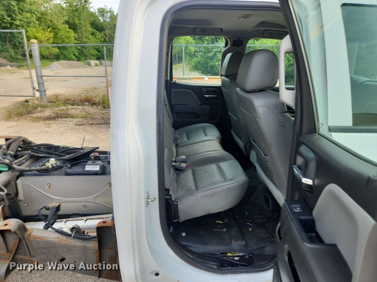 image for item LX9744 2016 Chevrolet Silverado 2500  Double Cab pickup truck cab and chassis