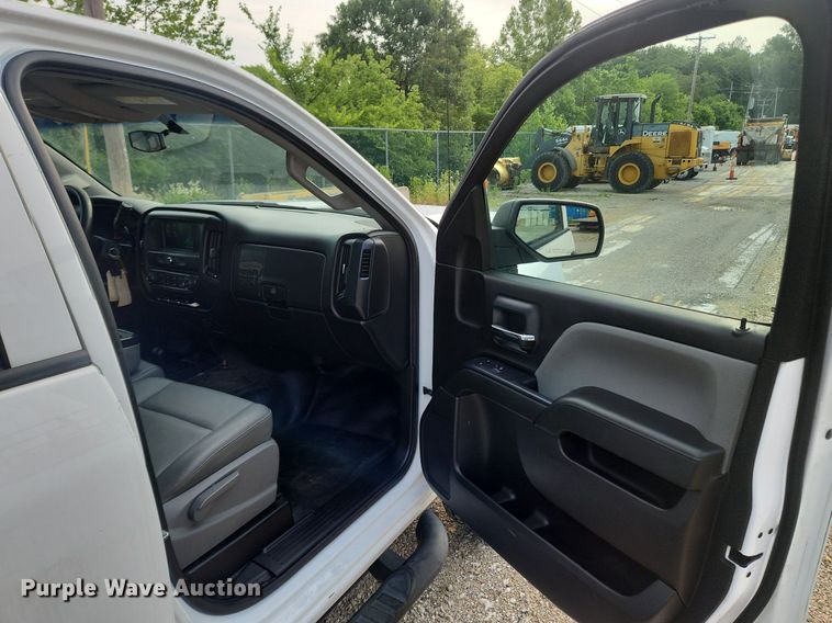 image for item LX9744 2016 Chevrolet Silverado 2500  Double Cab pickup truck cab and chassis