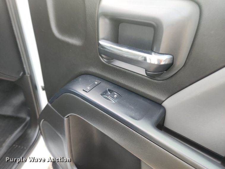 image for item LX9744 2016 Chevrolet Silverado 2500  Double Cab pickup truck cab and chassis