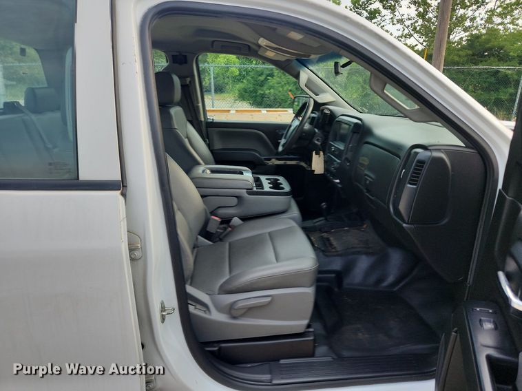 image for item LX9744 2016 Chevrolet Silverado 2500  Double Cab pickup truck cab and chassis