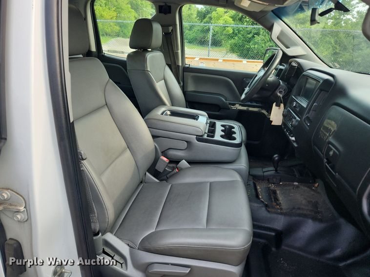 image for item LX9744 2016 Chevrolet Silverado 2500  Double Cab pickup truck cab and chassis